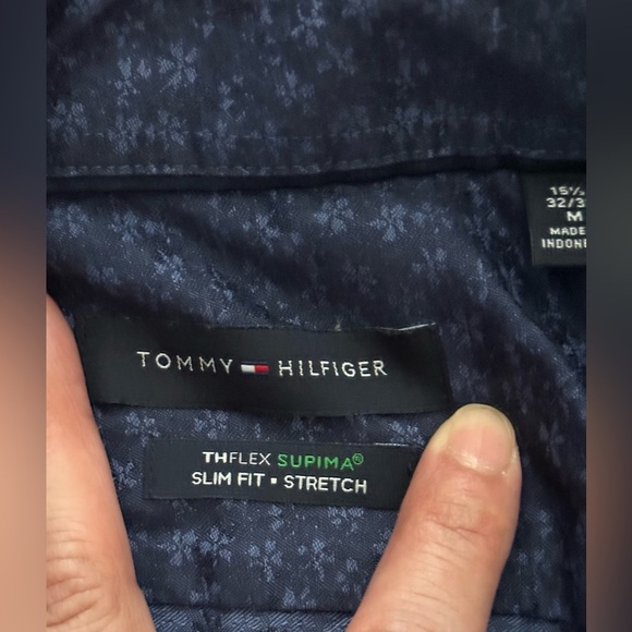 ✨ Tommy Hilfiger Men’s Button-Up Long Sleeve Shirt – Blue & White Dotted Floral✨ - Picture 5 of 12